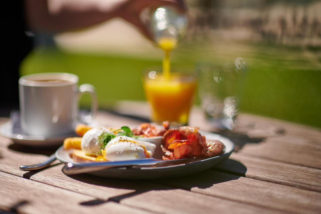Parehua Resort Martinborough Extérieur photo A breakfast with orange juice