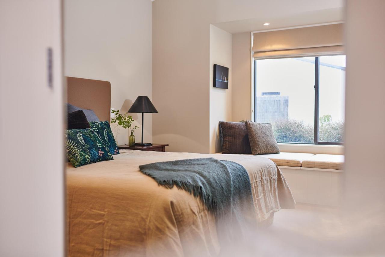 Parehua Resort Martinborough Extérieur photo A bedroom at the hotel