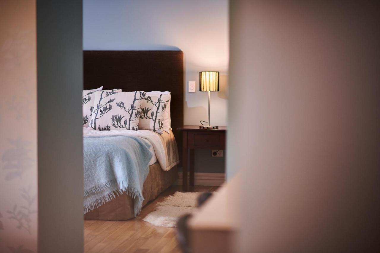 Parehua Resort Martinborough Extérieur photo A bedroom at the hotel