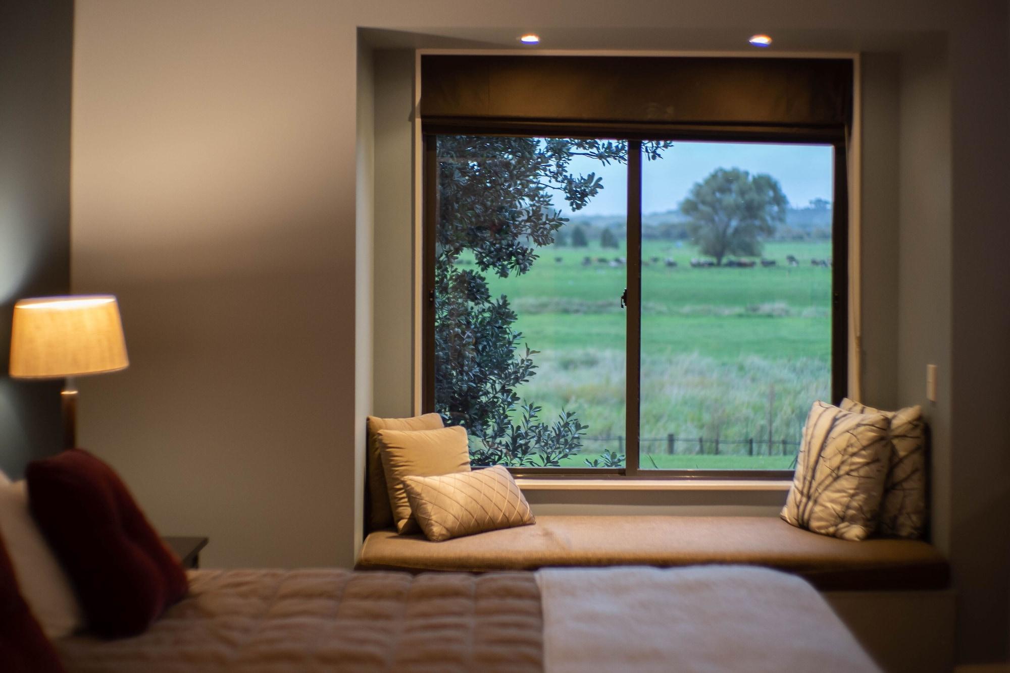 Parehua Resort Martinborough Extérieur photo A window seat