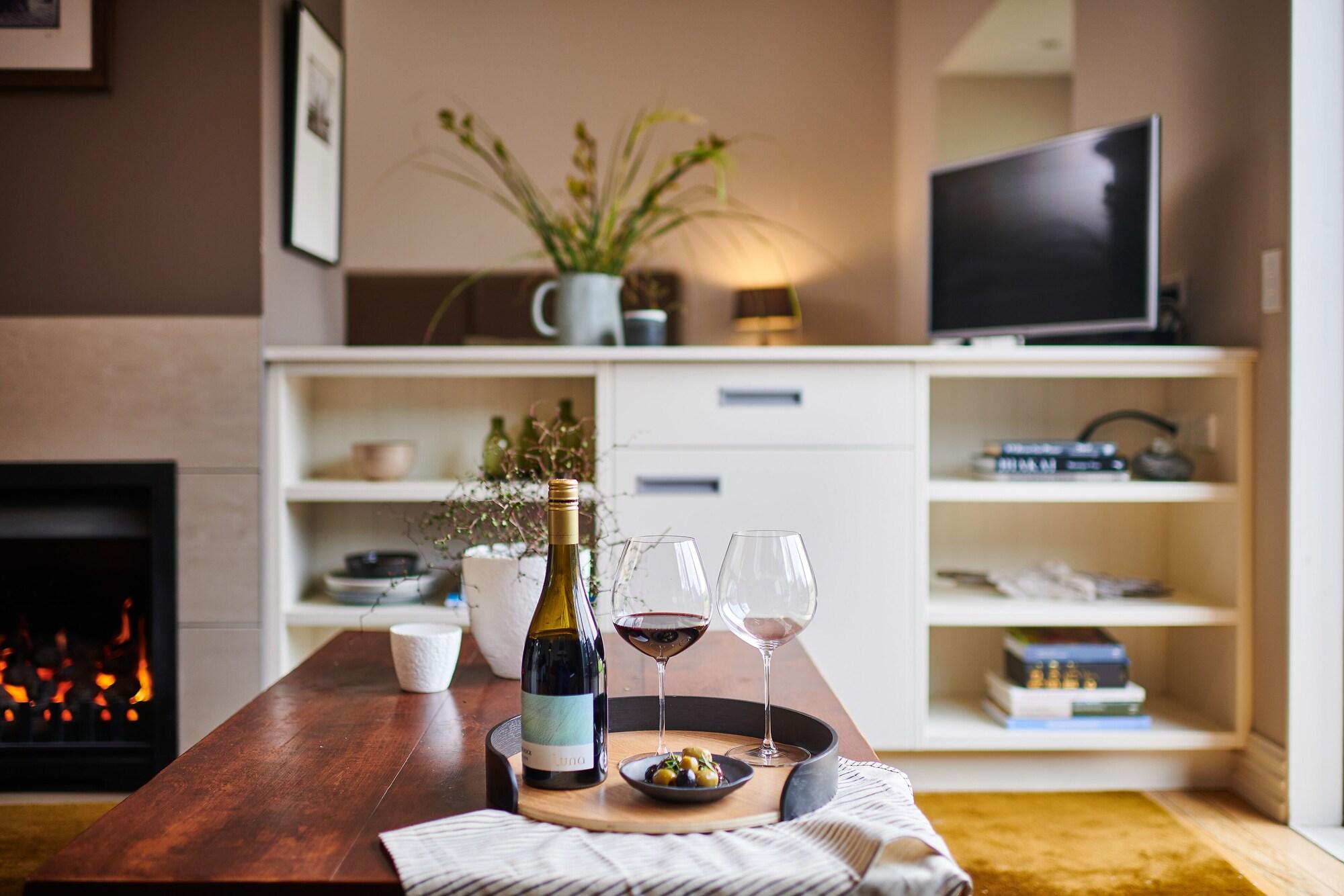 Parehua Resort Martinborough Extérieur photo A wine tasting at home