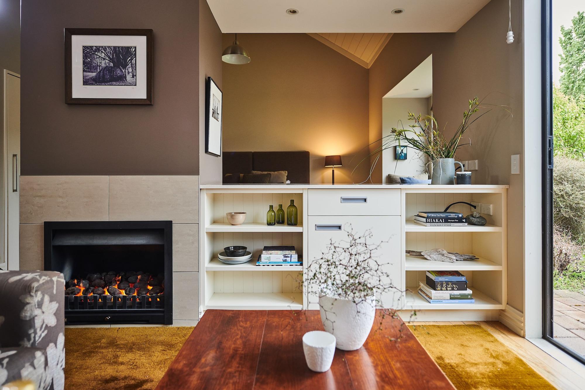 Parehua Resort Martinborough Extérieur photo A fireplace in a home