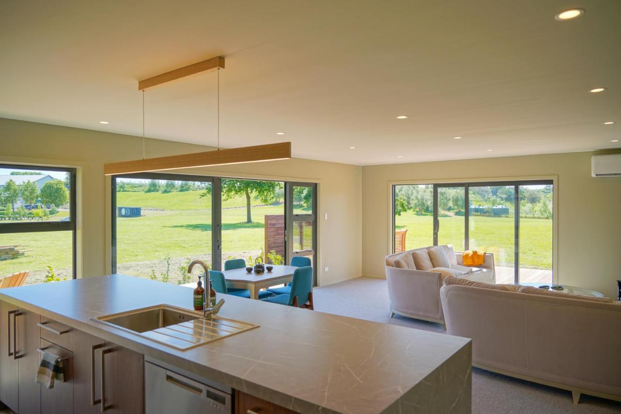 Parehua Resort Martinborough Extérieur photo A kitchen with a large island
