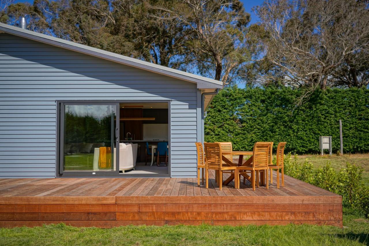 Parehua Resort Martinborough Extérieur photo A deck in New Zealand
