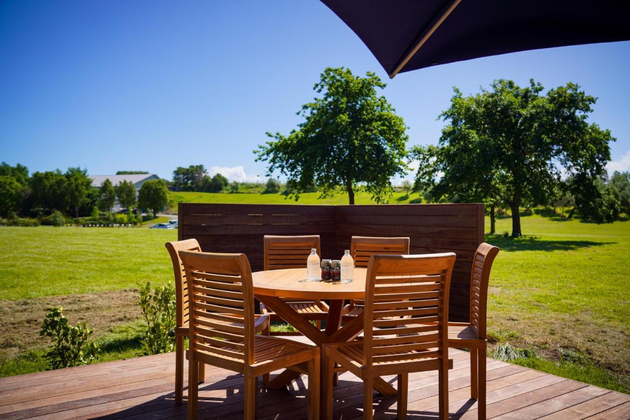 Parehua Resort Martinborough Extérieur photo The restaurant at the golf course