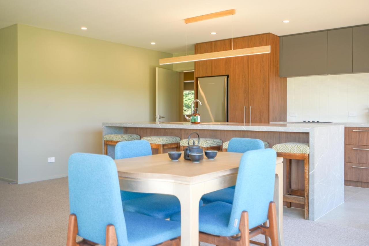 Parehua Resort Martinborough Extérieur photo A kitchen with a large island