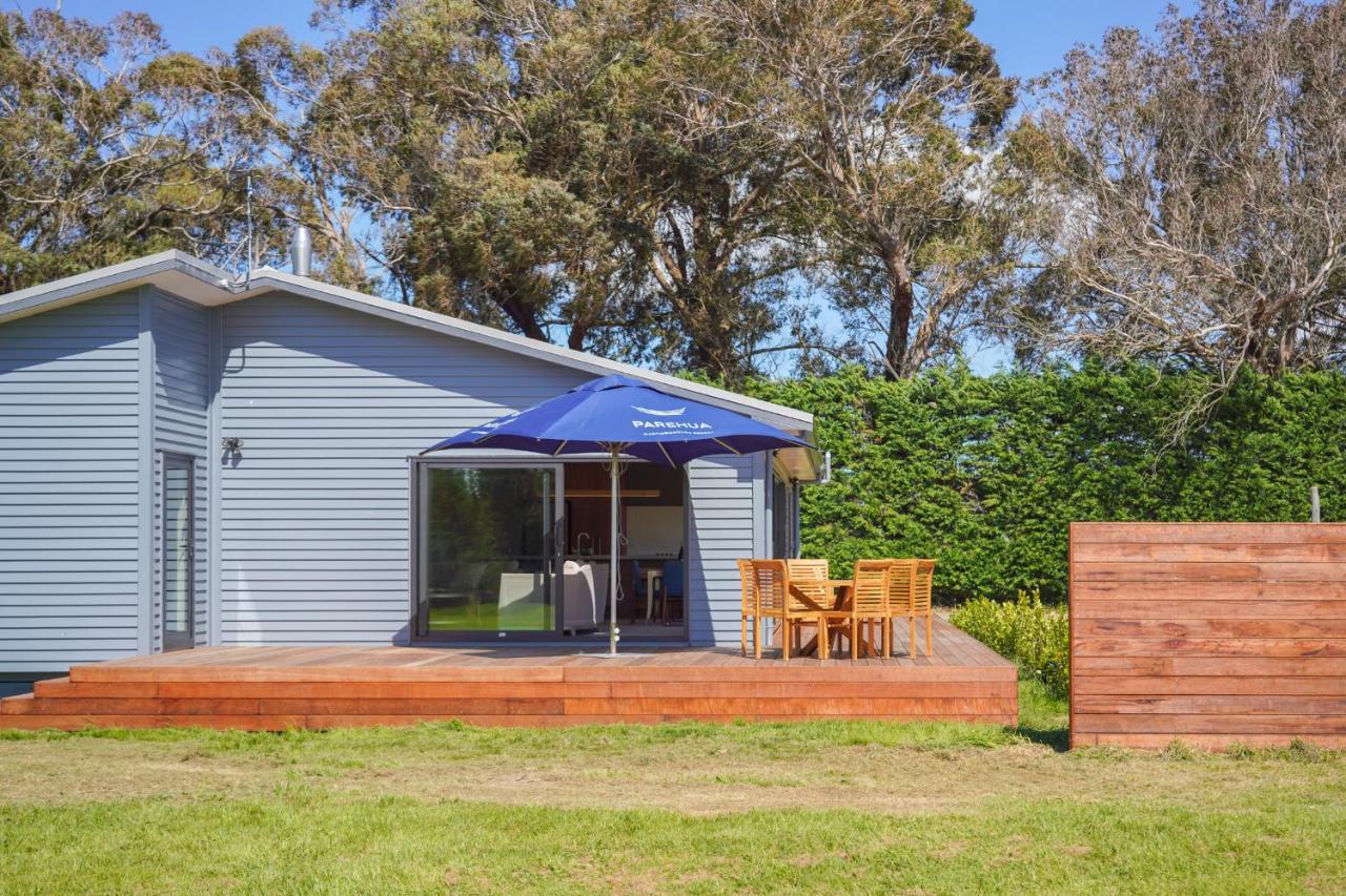 Parehua Resort Martinborough Extérieur photo A typical holiday home at the park