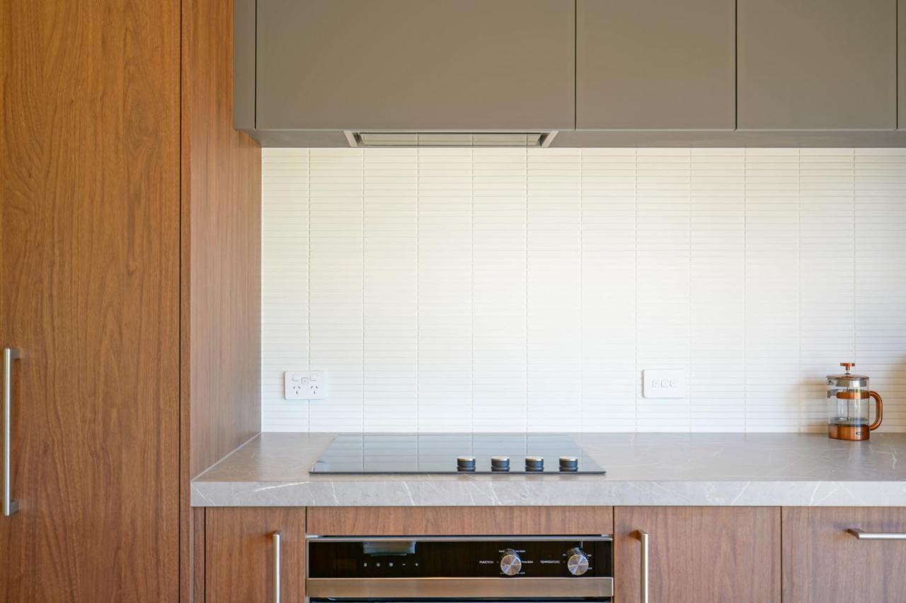 Parehua Resort Martinborough Extérieur photo A kitchen with a built-in oven